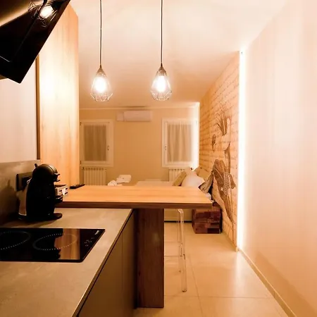 Colibri House Apartsuite Chioggia Guest house *
